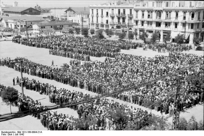 Registration of the Jews of Thessaloniki, July 1942, Eleftherias Square. (German Federal Archive / Wikimedia Commons).